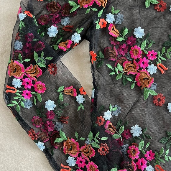 Black Mesh Long-Sleeve Top with Floral Embroidery (size M) - Picture 3 of 7